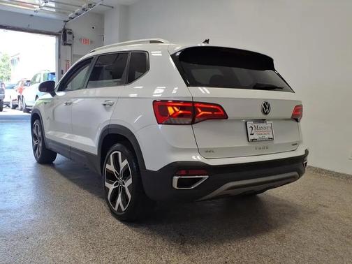 PURE WHITE 2022 Volkswagen Taos 1.5T SEL