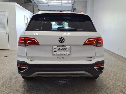 PURE WHITE 2022 Volkswagen Taos 1.5T SEL