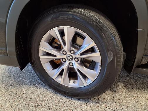 2016 Toyota Highlander LE
