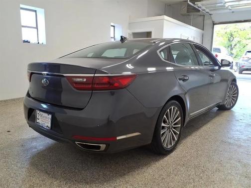 Platinum Graphite 2017 Kia Cadenza Technology