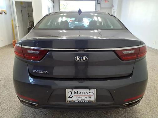 Platinum Graphite 2017 Kia Cadenza Technology