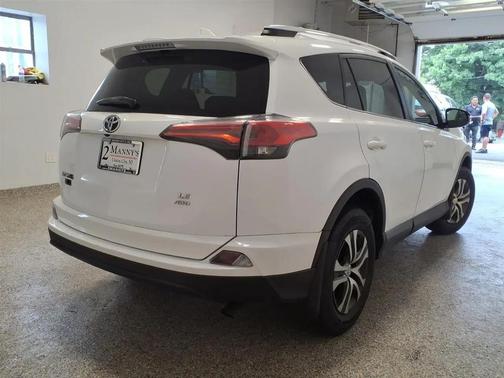 Super White 2016 Toyota RAV4 LE