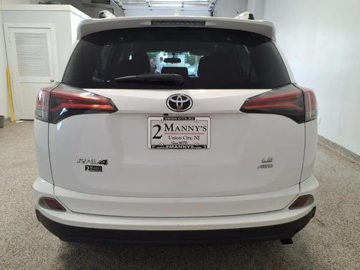 Super White 2016 Toyota RAV4 LE