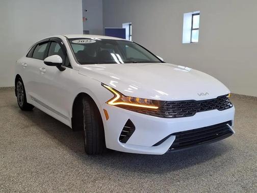 Glacial White Pearl 2022 Kia K5 LXS