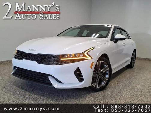 Glacial White Pearl 2022 Kia K5 LXS