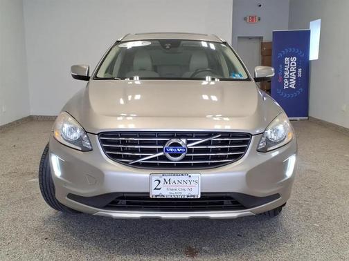 Seashell Metallic 2015 Volvo XC60 T5