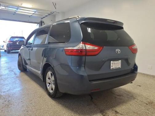 2017 Toyota Sienna LE