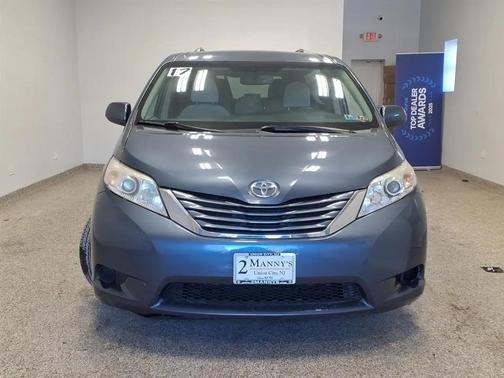 2017 Toyota Sienna LE