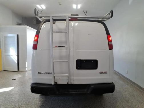 WHI 2017 GMC Savana 2500 Work Van