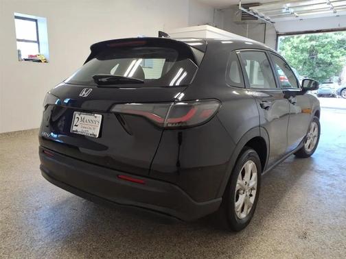 BLK 2023 Honda HR-V LX