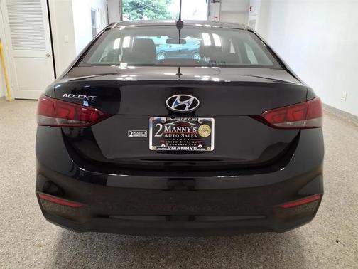 Absolute Black 2022 Hyundai Accent SEL