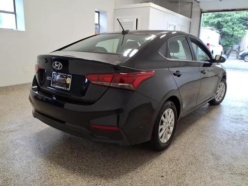 Absolute Black 2022 Hyundai Accent SEL