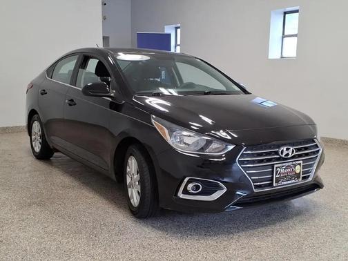 Absolute Black 2022 Hyundai Accent SEL