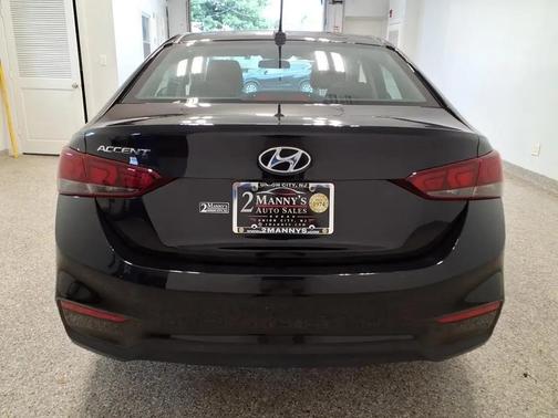 Absolute Black 2022 Hyundai Accent SEL