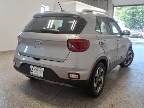 Shimmering Silver 2023 Hyundai VENUE SEL