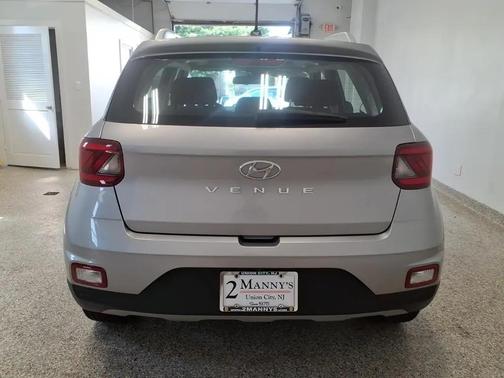 Shimmering Silver 2023 Hyundai VENUE SEL