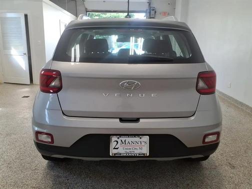 Shimmering Silver 2023 Hyundai VENUE SEL