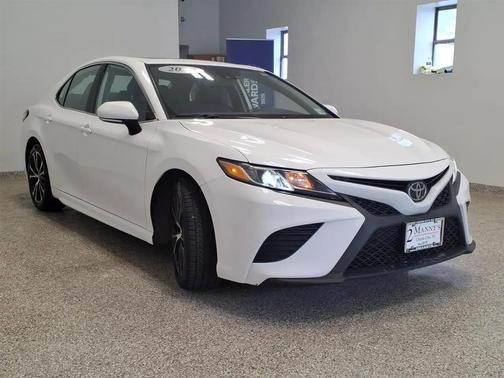 SUPER WHITE 2019 Toyota Camry SE