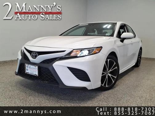 SUPER WHITE 2019 Toyota Camry SE