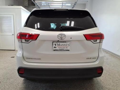 BLIZZARD PEARL 2018 Toyota Highlander XLE