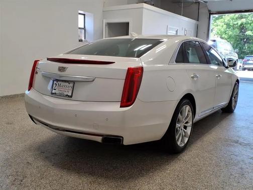 CRYSTAL WHITE TRICOAT 2016 Cadillac XTS Luxury