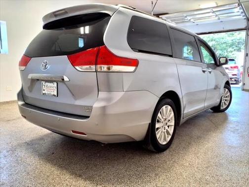 2012 Toyota Sienna XLE