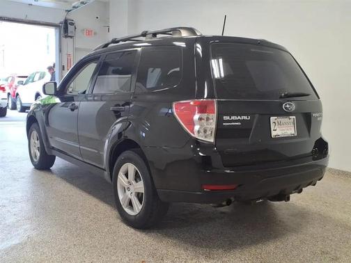 GRY 2011 Subaru Forester 2.5 X