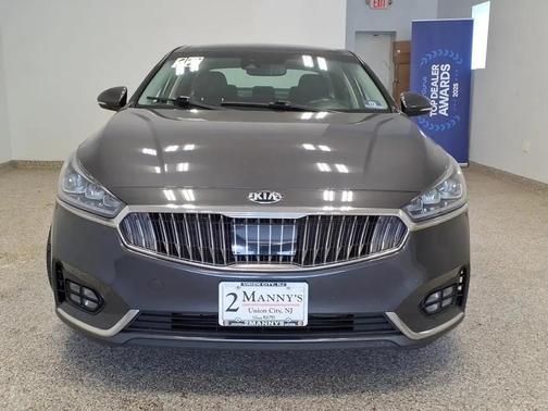 Platinum Graphite 2017 Kia Cadenza Technology