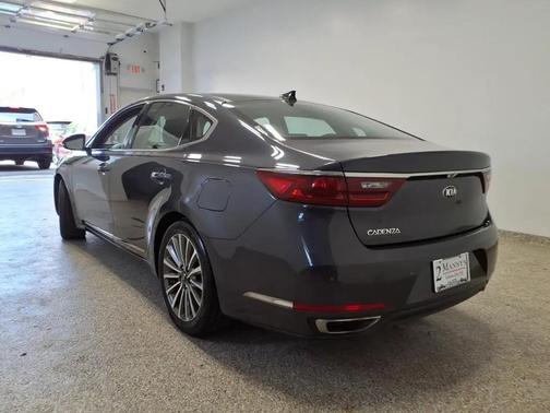 Platinum Graphite 2017 Kia Cadenza Technology