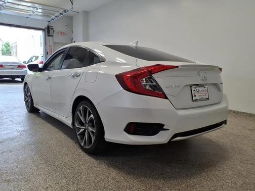 PLATINUM WHITE PEARL 2019 Honda Civic Touring