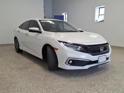 WHI 2019 Honda Civic Touring