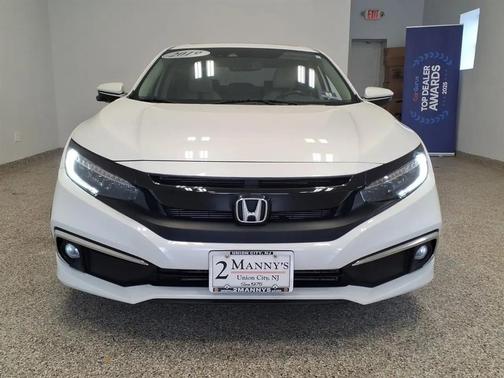 WHI 2019 Honda Civic Touring