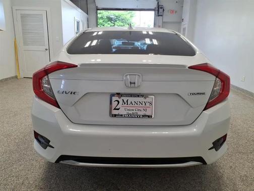 WHI 2019 Honda Civic Touring