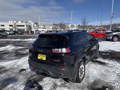 Diamond Black Crystal Pearlcoat 2019 Jeep Cherokee TRAILHAWK