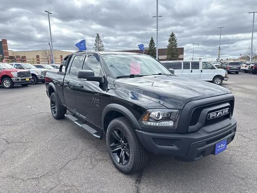 Diamond Black Crystal Pearlcoat 2023 RAM 1500 Classic SLT