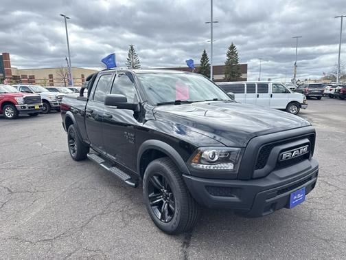 Diamond Black Crystal Pearlcoat 2023 RAM 1500 Classic SLT