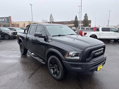 Diamond Black Crystal Pearlcoat 2023 RAM 1500 Classic SLT