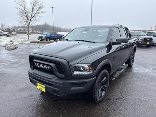 Diamond Black Crystal Pearlcoat 2023 RAM 1500 Classic SLT