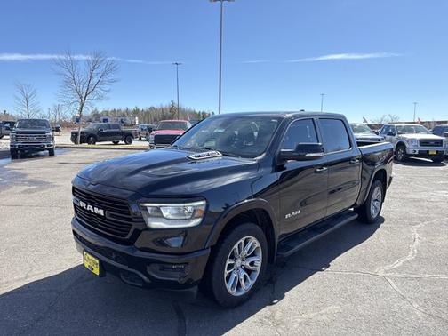Diamond Black Crystal Pearlcoat 2020 RAM 1500 LARAMIE