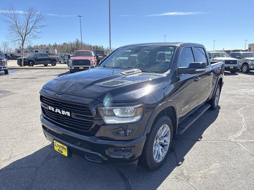 Diamond Black Crystal Pearlcoat 2020 RAM 1500 LARAMIE