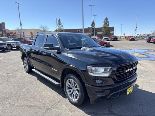 Diamond Black Crystal Pearlcoat 2020 RAM 1500 LARAMIE