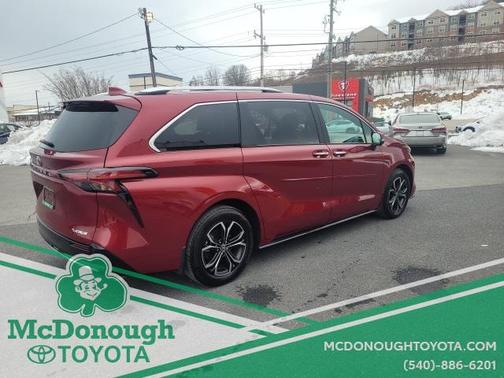 2025 Toyota Sienna Platinum