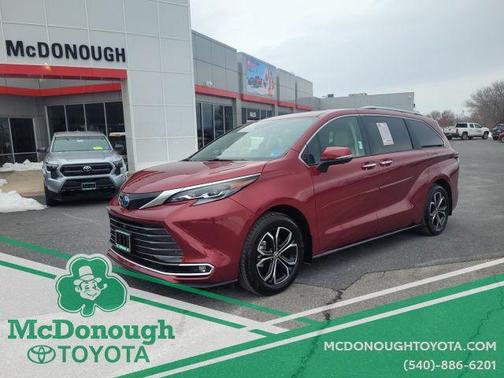 2025 Toyota Sienna Platinum