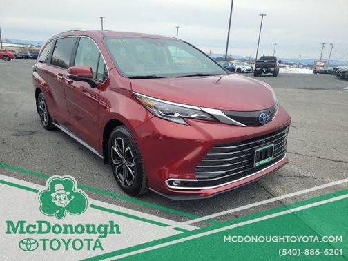 2025 Toyota Sienna Platinum