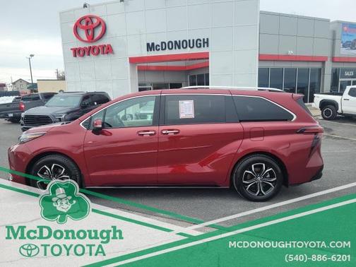 2025 Toyota Sienna Platinum