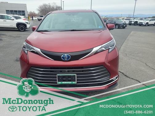 2025 Toyota Sienna Platinum