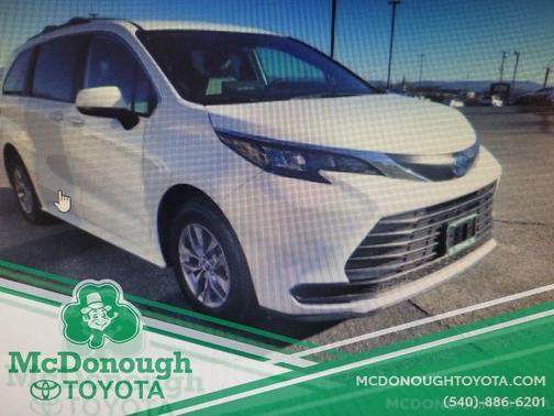 2025 Toyota Sienna LE