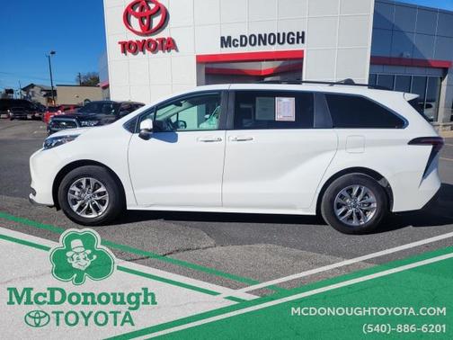 2025 Toyota Sienna LE