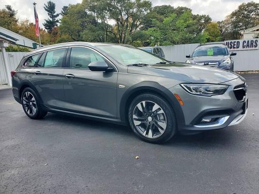 2018 Buick Regal TourX Essence
