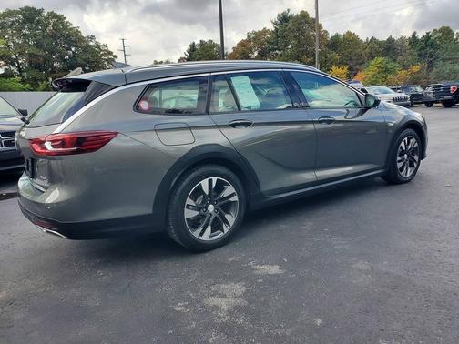 2018 Buick Regal TourX Essence